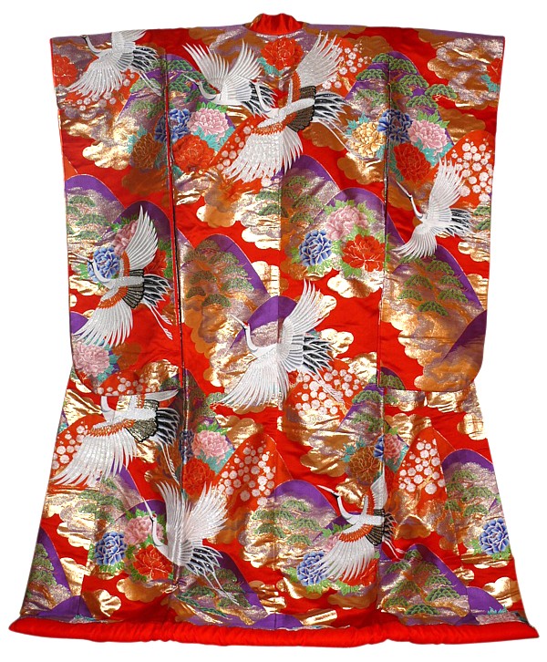 японское свадебное кимоно с вышивкой