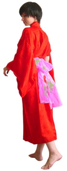 японское традиционное шелковое кимоно и пояс оби